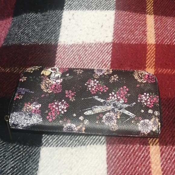 Disney Star Wars Loungefly wallet - Picture 2 of 2